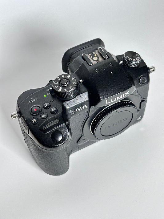 Panasonic Lumix GH5 – Câmara Mirrorless 4K Micro Four Thirds