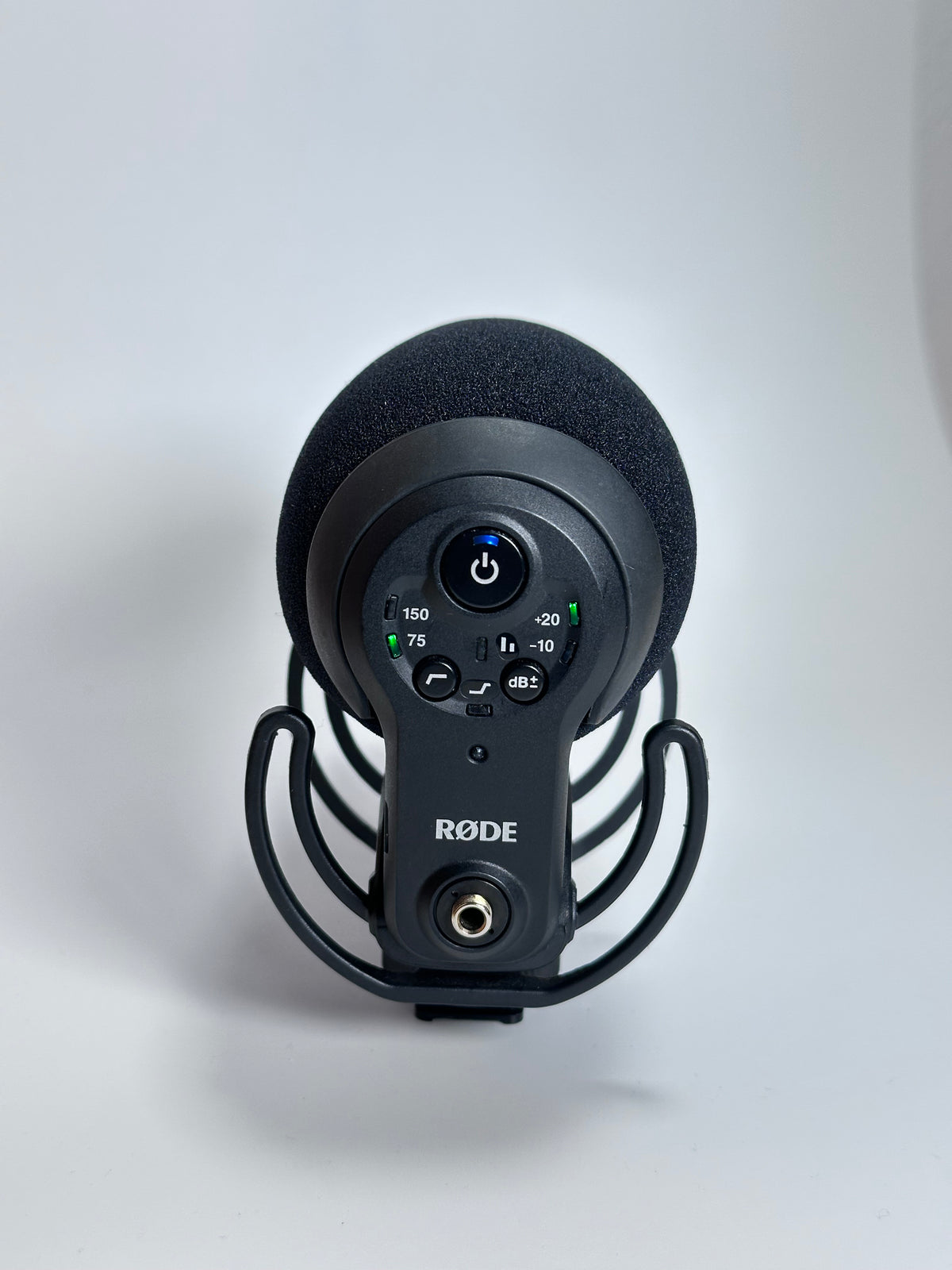 RØDE VideoMic Pro+ – Microfone Shotgun Profissional